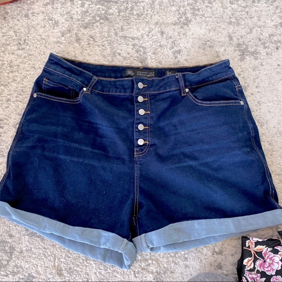 CityChic high waist denim shorts - Picture 1 of 1